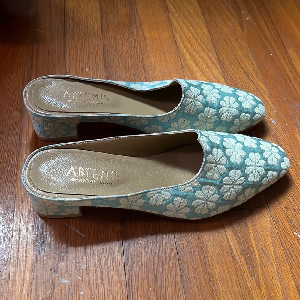 Artemis design, Co., handmade Lyon mules in discontinued flower floral size 40